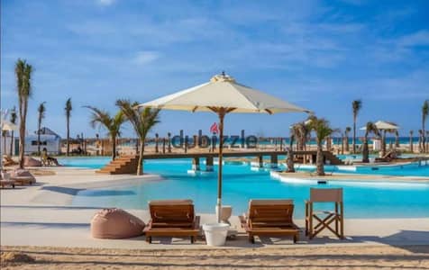 شاليه متشطب بالكامل علي فيو البحر للبيع في الساحل الشمالي بموقع مميز داخل D bay