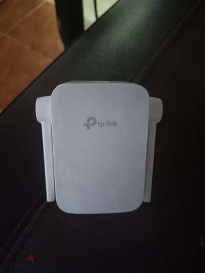 مقوّي شبكة Wi-Fi TP-Link 300Mbps بحالة ممتازة