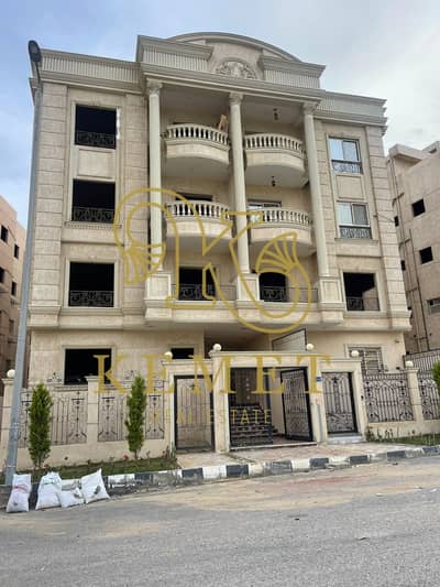 شقة 286م واجهة أمامية أمام ماونتن فيو 2 باللوتس الجديدة، فيو جاردن مفتوح، 3 غرف و3 حمام وريسبشن وليفينج، استلام فوري وعمارة ساكنة بأسانسير.