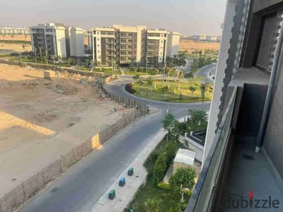 شقة 100م للبيع بالتقسيط في بريفادو مدينتي فيو مفتوح علي شارع بسعر مميز
