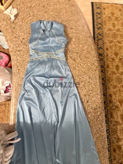 فستان  سواريه ساتان مارلين تفصيل