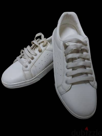 كوتشي أبيض  white sneakers