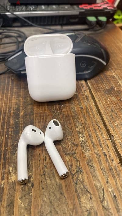 Apple Airpods 2 Original (يوجد عيب)