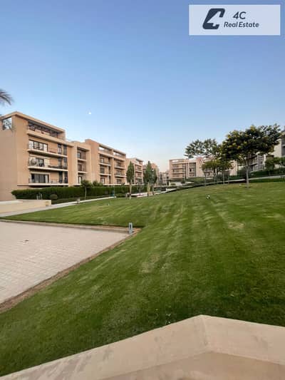 عقد قديم واقل من الماركت ب 500 الف شقة ريسيل استلام فوري 160 م 3 غرف تشطيب كامل برايم لوكيشن اوبن فيو في المراسم فيفث سكوير التجمع الخامس القاهرة
