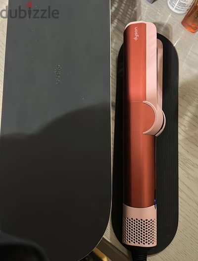 Dyson Airstrait