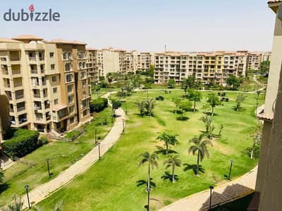 شقة للبيع في مدينتي – نموذج 700، 327م² ريسبشن 4 قطع 3 نوم + ماستر غرفة مربية وغسيل دور 6 طرفية تشطيب سوبر لوكس، إطلالة وايد جاردنmadinaty