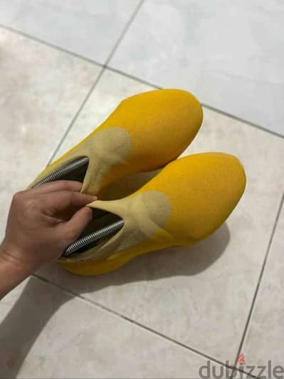 “Adidas Yeezy Knit RNR إصدار محدود عالميًا، موديل نادر لم يُطرح في مصر