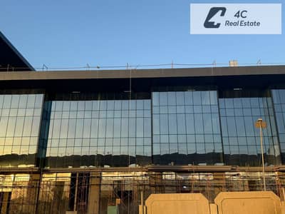 مكتب إداري مميز للإيجار في  جولدن جيت Golden Gate Redcon، شارع التسعين الجنوبي، أمام The American University in Cairo