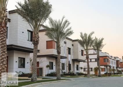 Last corner villa in Azzar, Golden Square | 5% down payment and 10-year installments next to AUC – a rare opportunity in a prime location
