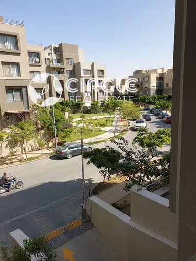 شقة غرفتين بموقع متميز بتشطيب بالمطبخ والتكييفات جاهزة للبيع في ذا فيلج جيت بالم هيلز التجمع الخامس القاهرة الجديدة The Village Gate Palm Hills
