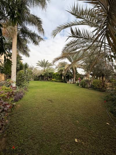 Furnished apartment for rent in Al-Rehab, ground floor with a garden, 3 bedrooms + 2 bathrooms, close to Gate One Mall and near Mall 2 and Gate 12.