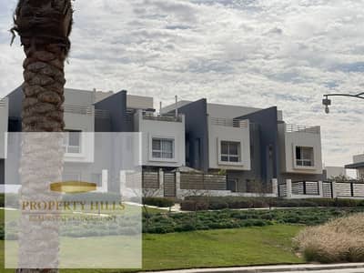فيلا تاون هاوس كورنر ريسيل جاهزه للمعاينة 293 متر متشطبه في كمبوند هايد بارك 5 غرف برايم لوكيشن اوبن فيو مميز  التجمع الخامس القاهرة الجديدة Hyde Park