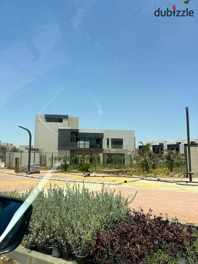Resale corner townhouse Ready To Move for sale in Sheikh Zayed City