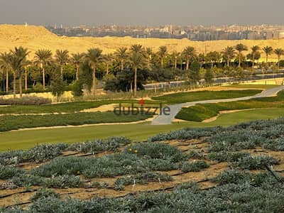 للبيع اميز سعر فيلا في اب تاون كايرو مساحه كبيره 4 غرف+2ليفينج روم +غرفه خادمه برايم لوكيشن