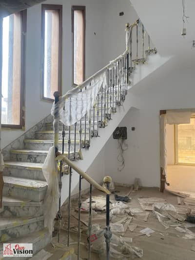 Villa for sale in Ivory Hill, New Giza. Land area: 20 sq m. Built-up area: 357 sq m. Fully finished. 5 bedrooms, 5 bathrooms. Corner villa. Golf view