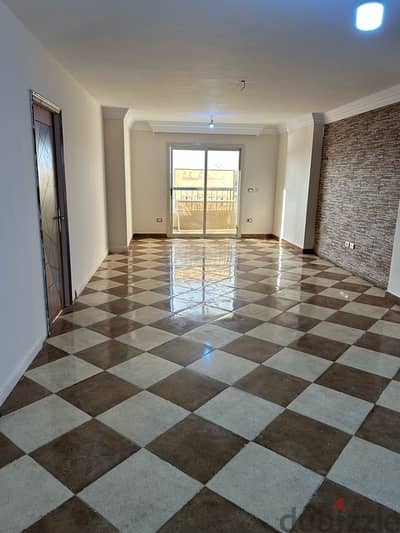 شقة إداري للبيع 225م في Zahraa Al Maadi – أمام Hub 50 – موقع مميز