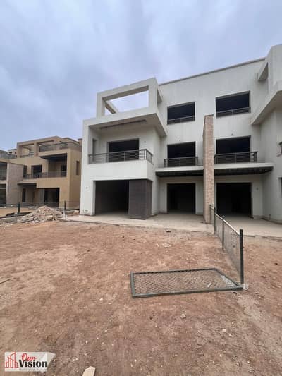 منازل توين في نيو جيزة المرحلة: كينغز رينج 1 النوع: RW09 مساحة البناء: 340 متر مربع مساحة الأرض: 470 متر مربع 4 غرف نوم 5 حمامات غرفة مربية مع حمام نص