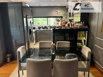 لسرعه البيع باقل من سعر الماركت شقه تشطيب الترا سوبر لوكس- ليك فيو ريزدينس التجمع الخامس very prime location جاهزه للمعاينه