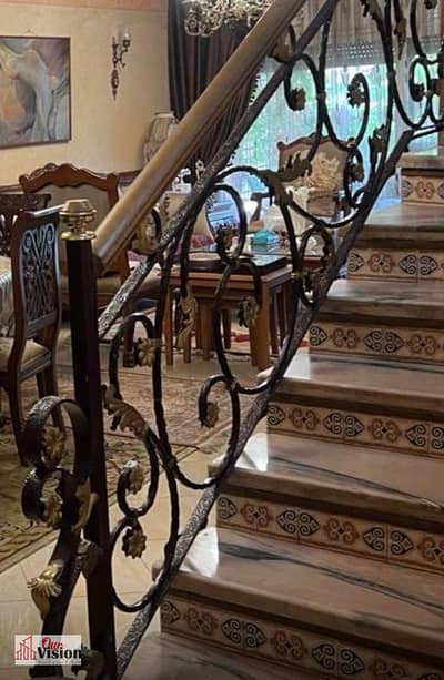 Grand duplex for sale in City View Area: 305 m  garden 55 m Number of rooms: 4 (master + 2 bedrooms + security room) Number of bathrooms: 4, including
