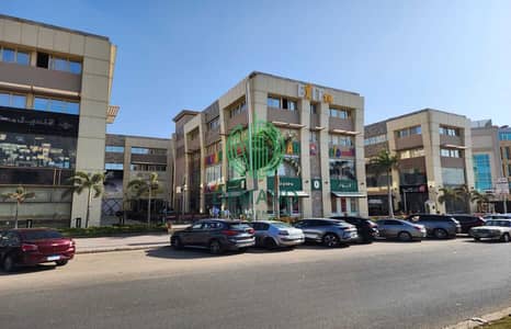 مكتب 73 متر متشطب للإيجار علي شارع الشباب مباشرة في Exite 14 Mall  بقلب الشيخ زايد