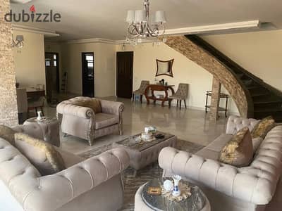 Penthouse apartment in Zahraa Al-Maadi on Al-Khamseen Street directly with an area of 414 square meters at a bargain price