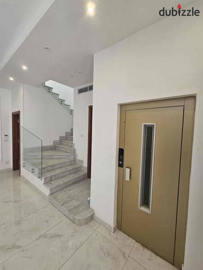 فيلا تاون هاوس للايجار ٥ غرف – ويست تاون سوديك بيفرلي هيلز الشيخ زايد – الشيخ زايد Villa Townhouse For Rent Compound Westown SODIC Beverly Hills El Sheikh Zayed اسانسير داخلي
