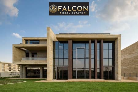 Luxury VIP villa in the style of a palace, ready for immediate occupancy, located opposite Cairo Airport in Taj City, with installment payment options