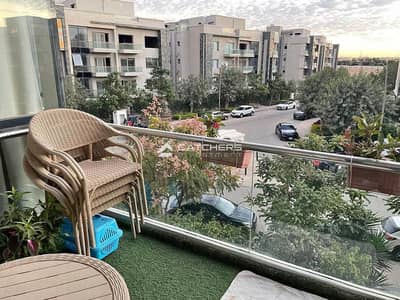 Apartment for sale with a 40% cash discount, ready for immediate occupancy, in the heart of the Golden Square between Mivida and Villette.