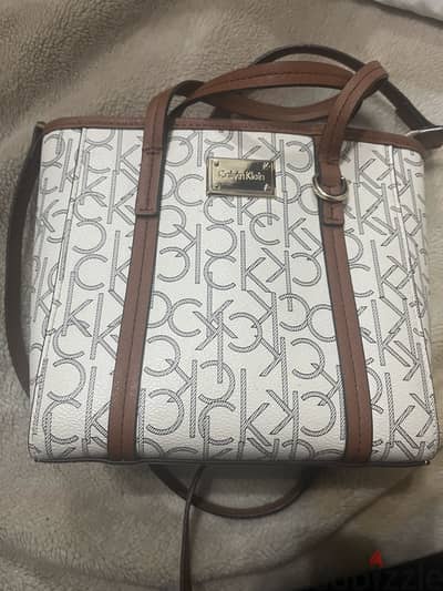 Calvin  Klein barely used original  . . شنطة كالڤن كلاين اورجنال