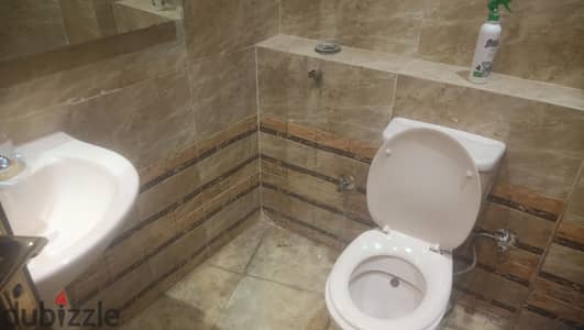 لاصحاب الشركات الكبرى شقه للايجار مميزه جدا علي شارع التسعين الجنوبي مباشره بالنرجس فيلات ارضي بمدخل خاص