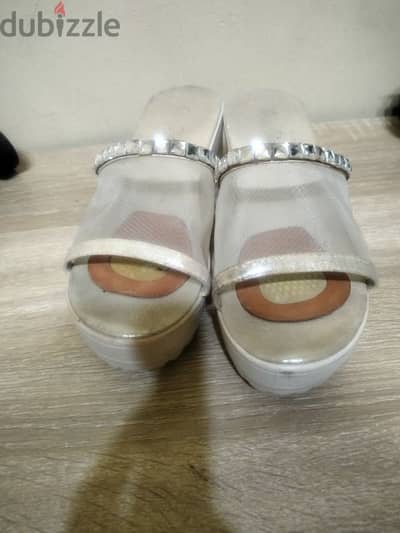 heeled slippers