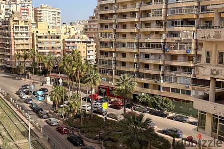 شقة للبيع 350 م زيزينيا (علي الترام مباشرة)