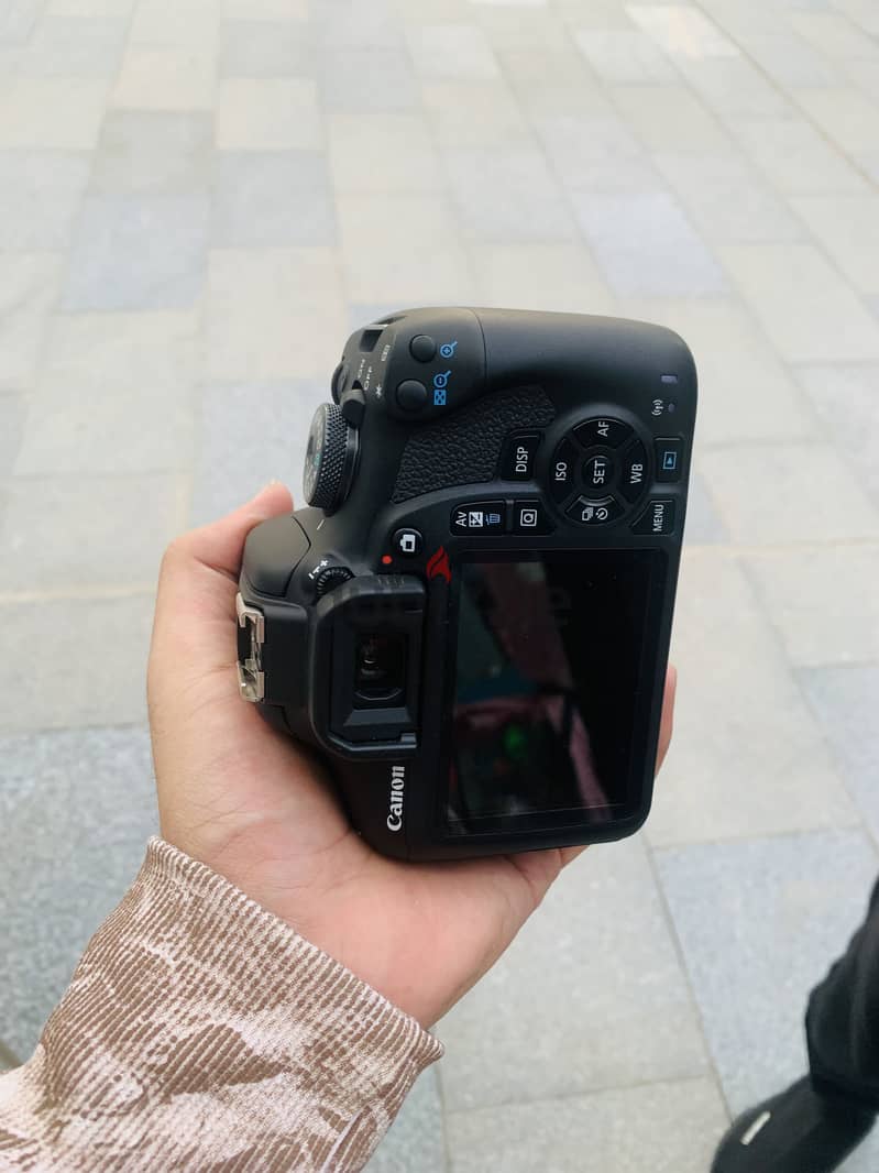 Canon eos 2000 d 1
