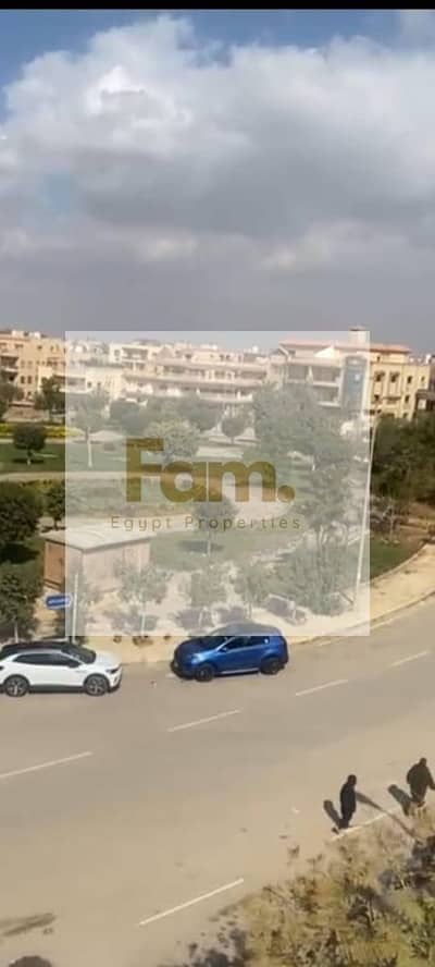 In prime location, 5 minutes from waterway