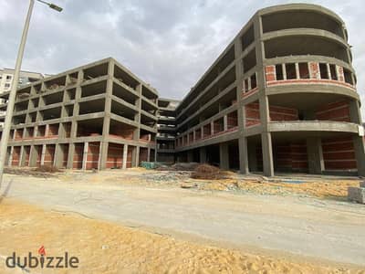 محل للبيع 26 متر دور ثانى فى زهراء المعادى  فى المول الوحيد فى دجله