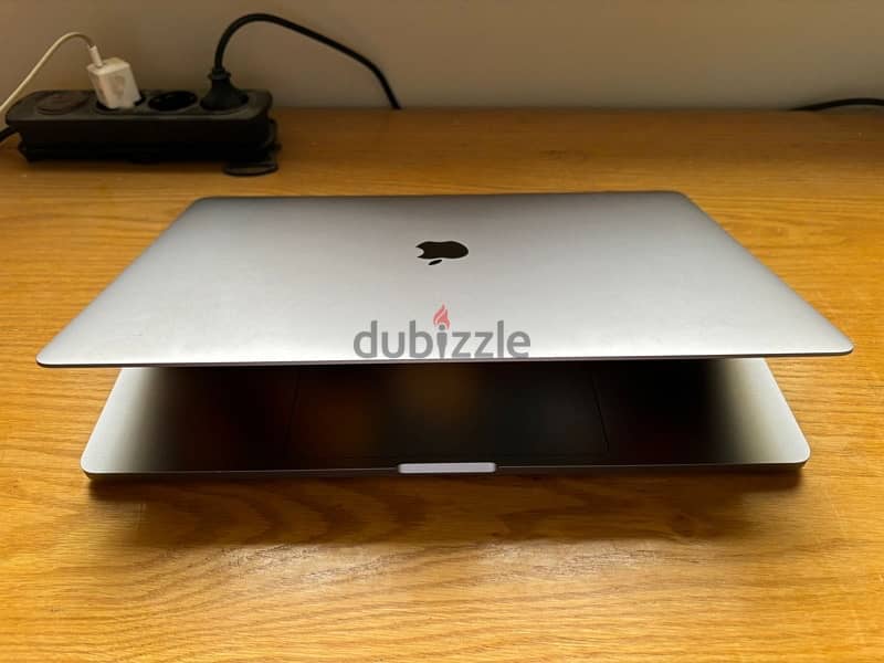 Apple MacBook Pro 16-inch (2019) – Core i7 2