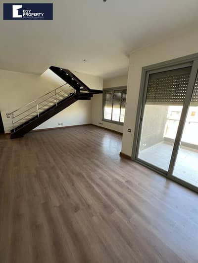 بموقع خيالي  بنتهاوس متشطب بالكامل جاهز للسكن للبيع في Village Gate Palm Hills - القاهرة الجديدة