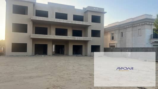 فيلا مستقلة للبيع بسعر مميز اول صف جولف كمبوند قطامية ديونز بالقاهره الجديدة