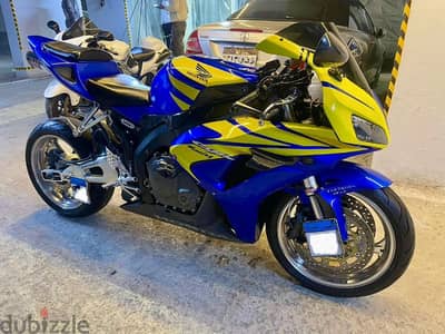 Honda1000RR 2006/2007 – حالة ممتازة – فبريكا