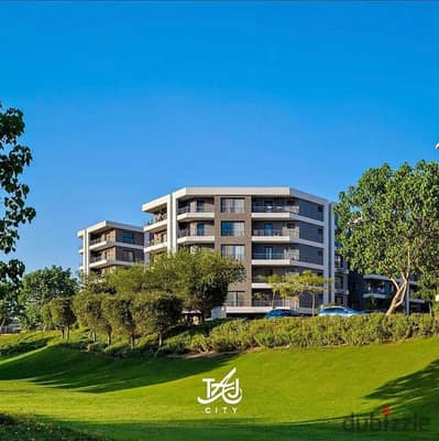 للبيع بخصم 50% في كمبوند تاج سيتي امتلك شقة غرفيتن بحري بدبل فيو علي اللاندسكيب Own a two-bedroom apartment in Taj City Compound.