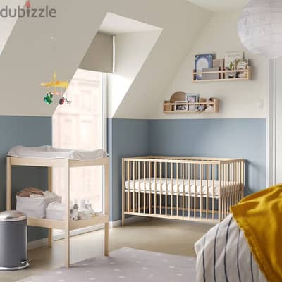 سرير اطفال مع مرتبه و وحده غيار ايكيا ( ikea ) بحاله فوق الممتازه