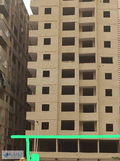Entire floor for sale in Ain Shams, suitable for administrative or commercial use, factory, or gym. Direct from the owner, on a main 80-meter street.