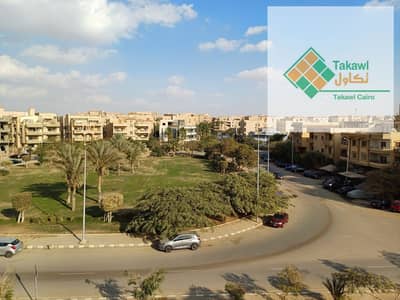 شقة روف  للبيع بالبنفسج 1 أمام الرحاب 230م تشطيب سوبر لوكس 3 غرف + ليفينج تراس كبير فيو حديقة على شارع اتجاهين متصالح نموذج 8                        .