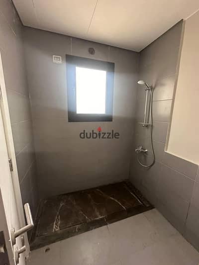 Middle townhouse for sale in Owest compound, super deluxe finishing, prime location on a high hill