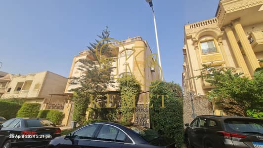 Tripleks in the second neighborhood View Garden Ground Floor, First Floor, and Basement with a swimming pool, super luxury finishing