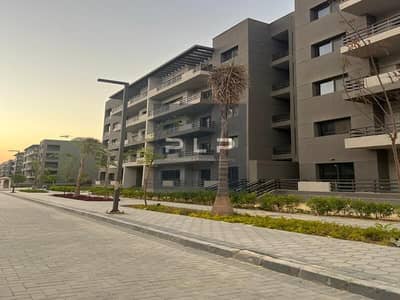 شقة بجاردن للبيع جاهزة علي السكن والمفتاح في كمبوند ستودا بجوار مطار القاهرة الدولي بتسهيلات في السداد تصل الي10سنوات وبفيو مفتوح علي لاند سكيب