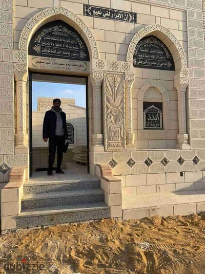 مقبره للبيع في مقابر القاهرة الجديدة أول طريق العين السخنه بعد بوبات الرسوم