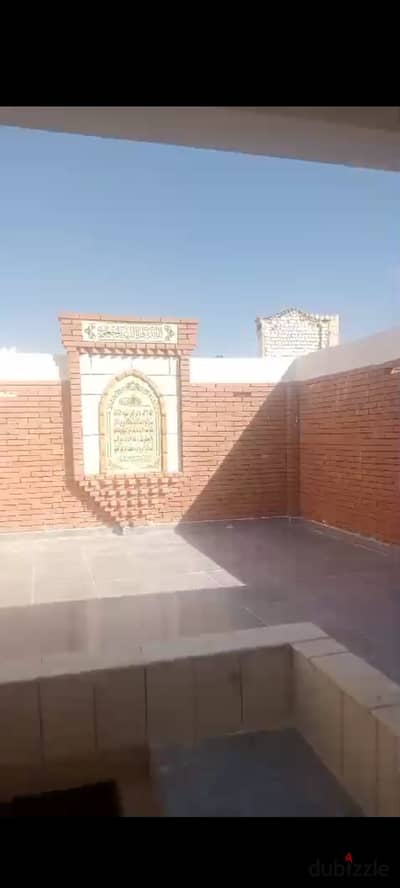 مقبره للبيع في مقابر القاهرة الجديدة أول طريق العين السخنه بعد بوبات الرسوم