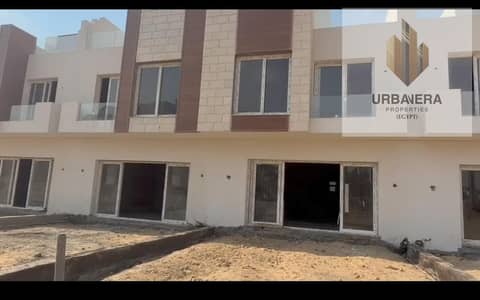 فرصة  استثنائية للبيع بالتقسيط  تاون هاوس  ميدل  كمباوند Azzar 2 – التجمع الخامس القاهرة الجديدة