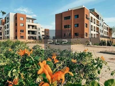 شقة للبيع ريسيل ارضي بجاردن خاصة  فبو مفتوح برايم لوكيشن داخل كمبوند ديستركت 5